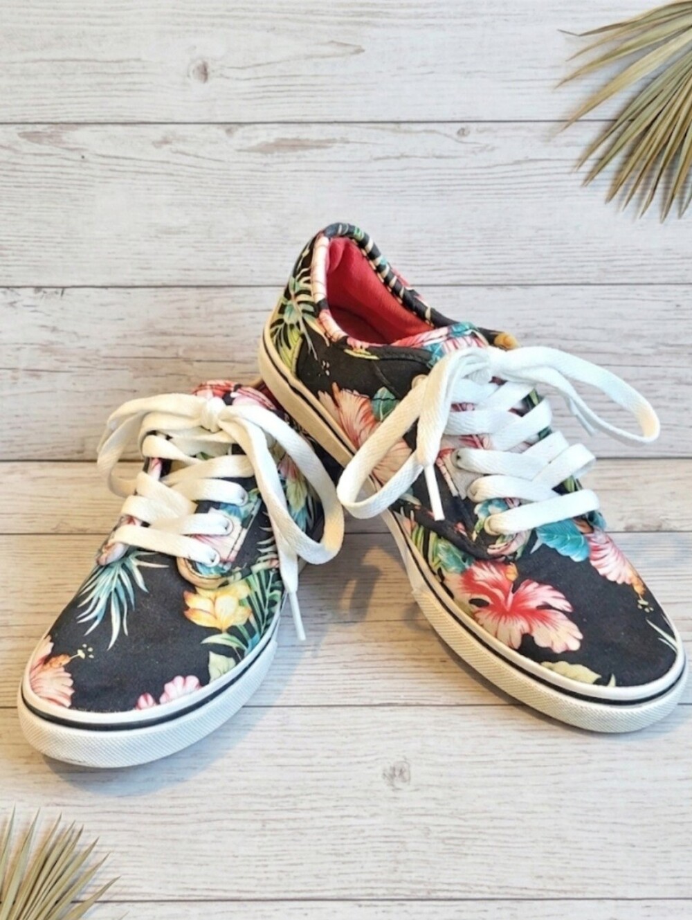 VANS Womens Size 6 Floral Tropical Hawaiian Black Skate Shoes Sneakers